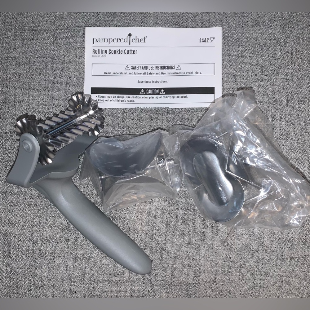 Pampered Chef Rolling Cookie Cutter-3 Interchangeable Stainless-Steel NIB